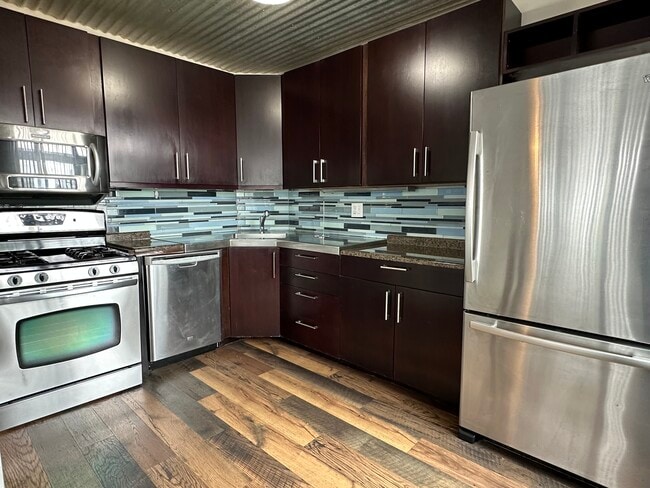 Building Photo - 1208 Unit 1