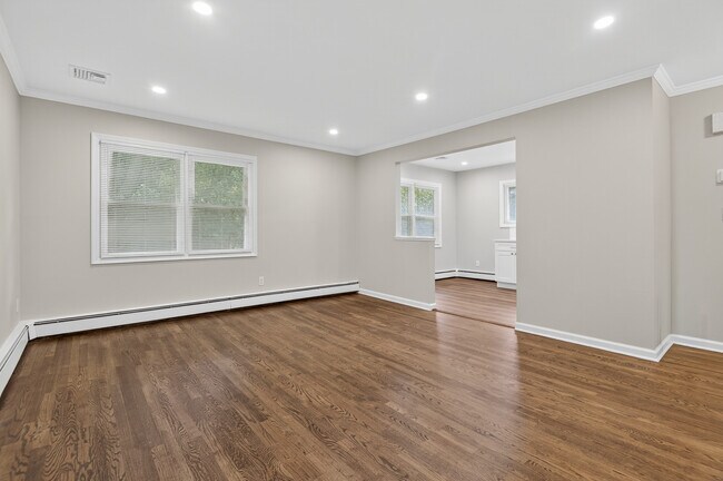 Photo - 39 Yennicock Ave