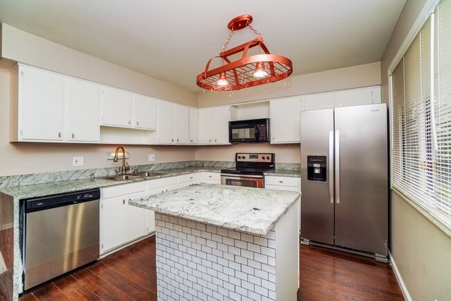 Photo - 1213 Kildale Square S