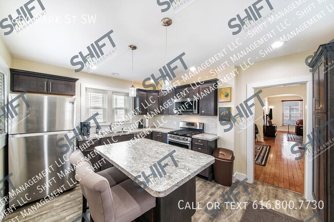 Photo - 854 Park St SW
