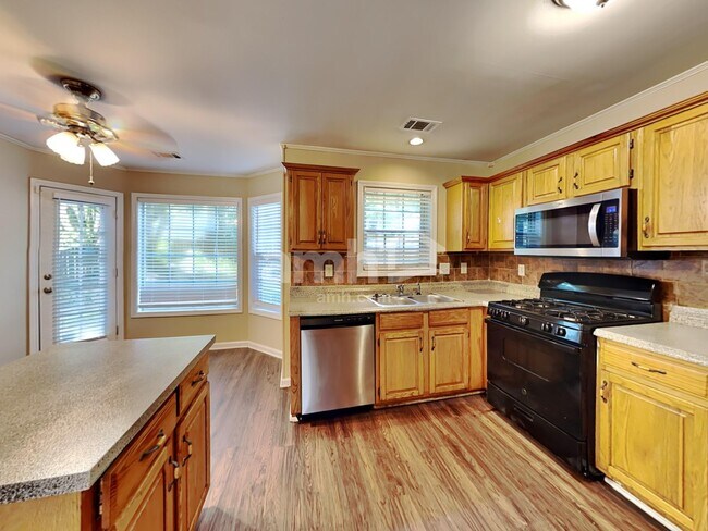 Photo - 1165 Pennefeather Ln