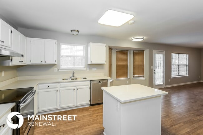 Photo - 3030 Edmonton Pl