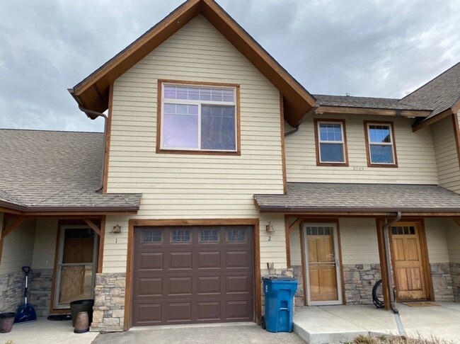 3 Bed 2.5 Bath Condo that backs to the park! - 3 Bed 2.5 Bath Condo that backs to the park!
