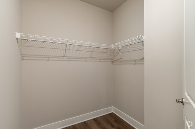 2BR, 2BA - 1,300SF