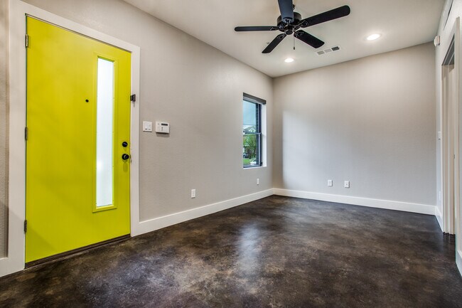 Photo - 2720 W Devitt St
