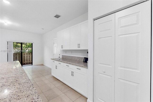 1541 SW 28th St