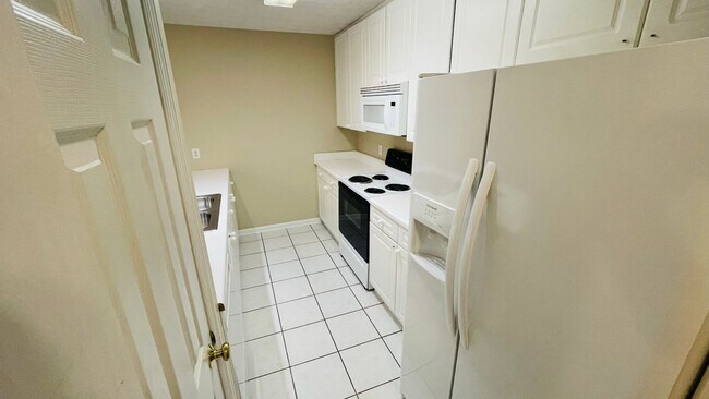 Photo - 2428 E University Dr Unidad #1207