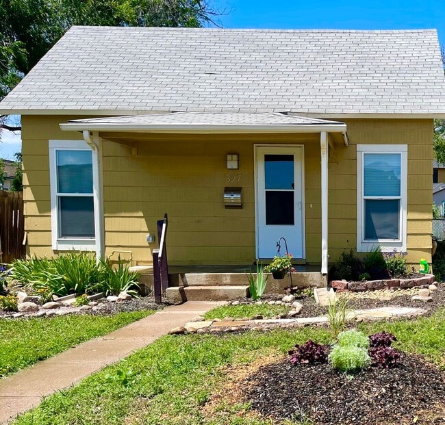 Building Photo - Two Bedroom Home Near Old Town and Lee Martinez Park