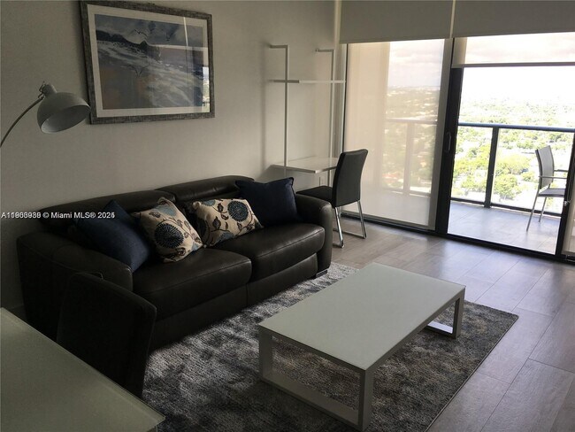 Photo - 121 NE 34th St Unidad 3011