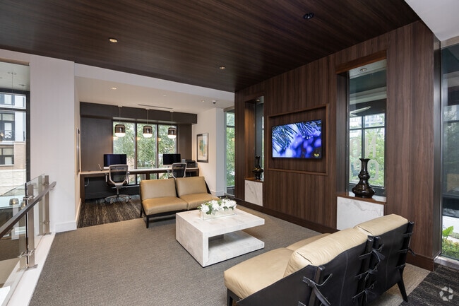 E Lounge
