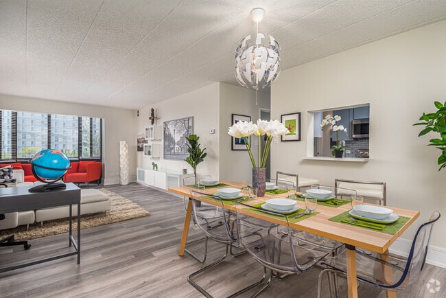 Building Photo - Woodland Park By The Lake Rental