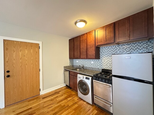 562 W Arlington Pl Unit 012