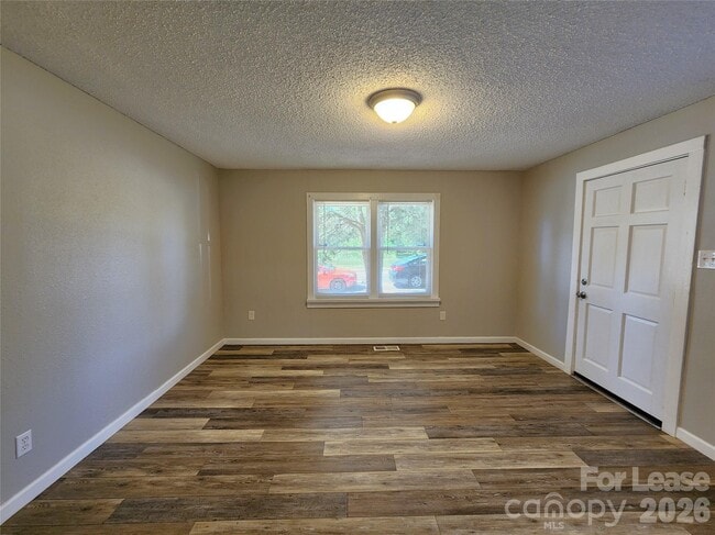 Photo - 2036 Renner St