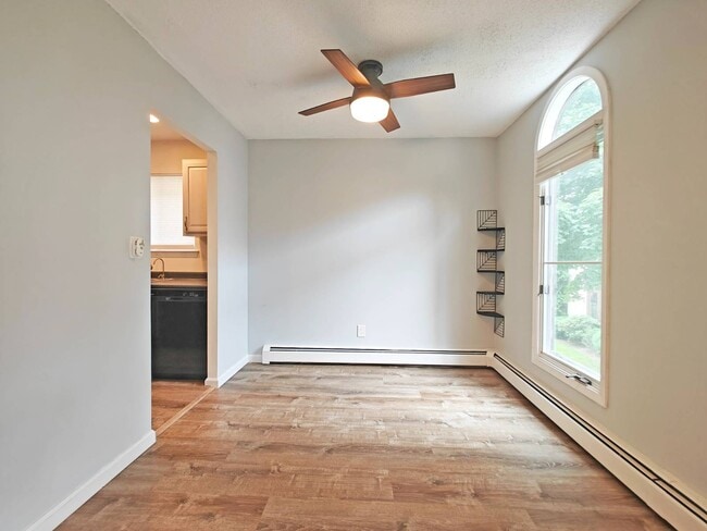 Photo - 15 Granada Crescent Unit 15