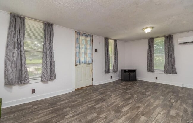 Photo - 3 bedroom 1 bathroom house for rent