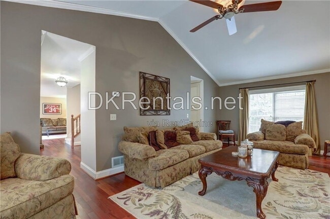 Photo - 4492 Coventry Way NE