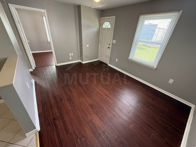 Photo - 8902 Thorpe St