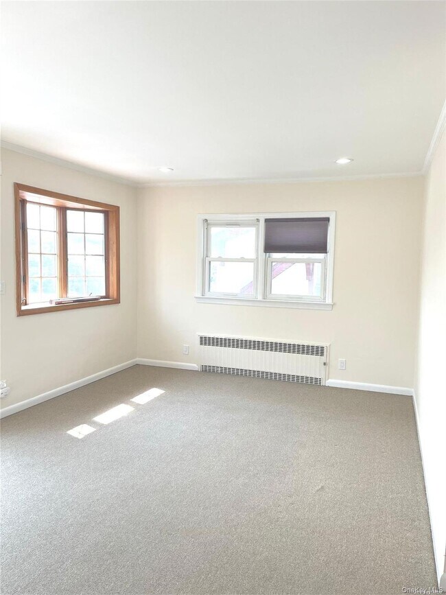 307 Magnolia Blvd Unit Upper