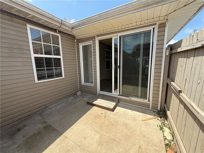 318 E Pickens Rd