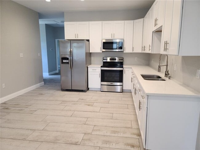 Photo - 950 Baker Ave