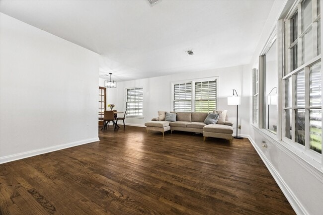 Photo - 2423 Meadow Ln