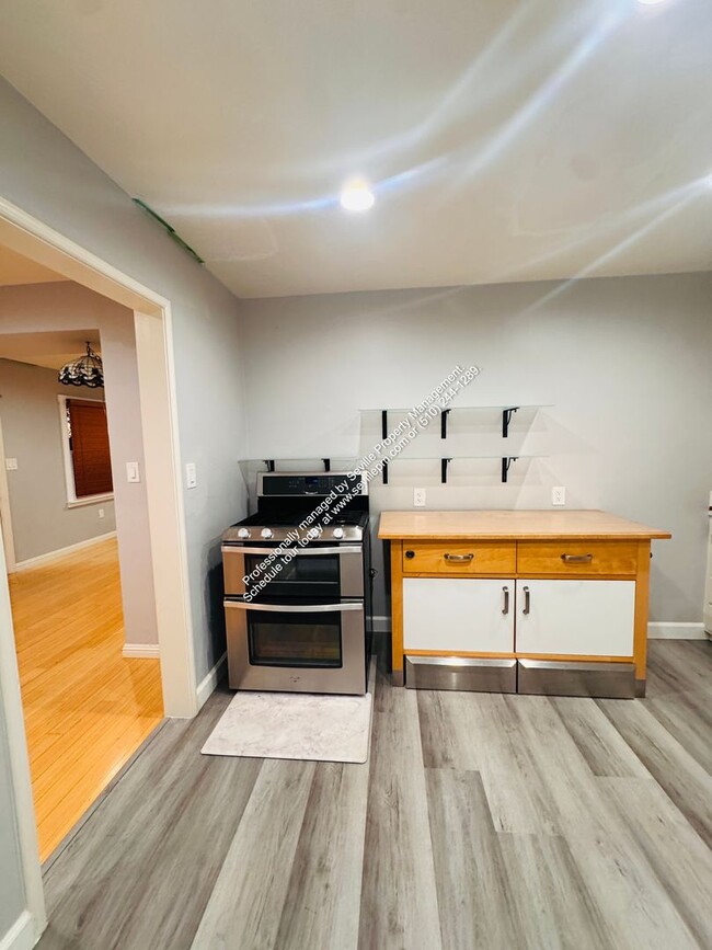 Photo - Cozy Move-In Ready 3 Bedrooms / 2 Bathroom Eastmont Hills Home