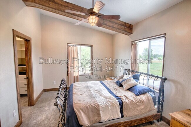 Photo - 371-East 1/2 E 1/2 St N