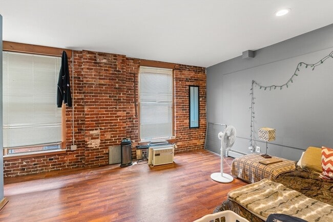 Photo - 100-102 Main St Unidad 3