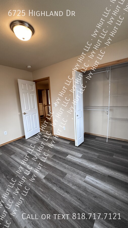 Photo - 6725 Highland Dr
