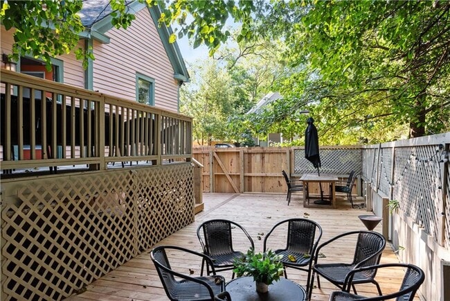 Photo - 720 Mollie St SE