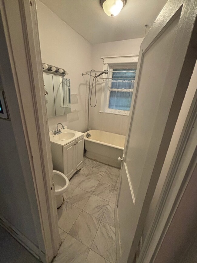 Photo - 708 W 61st Pl Unit 1