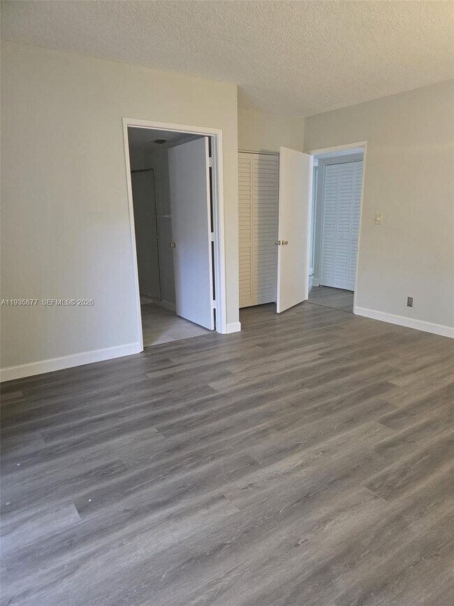 Photo - 4705 SW 62nd Ave Unit 201