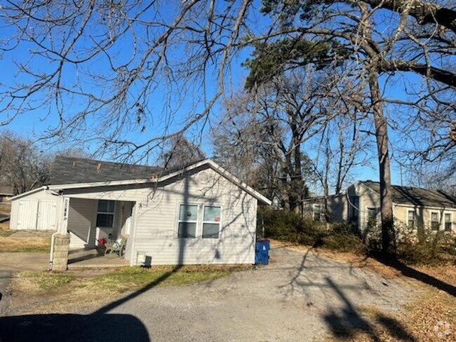 Building Photo - 2 bed/1 bath house