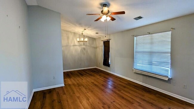 Photo - 215 Gordon St