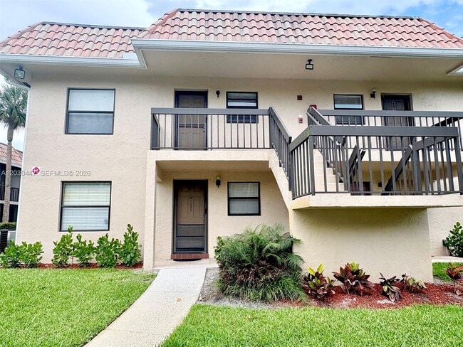 Building Photo - 6832 Palmetto Cir S Unit 201