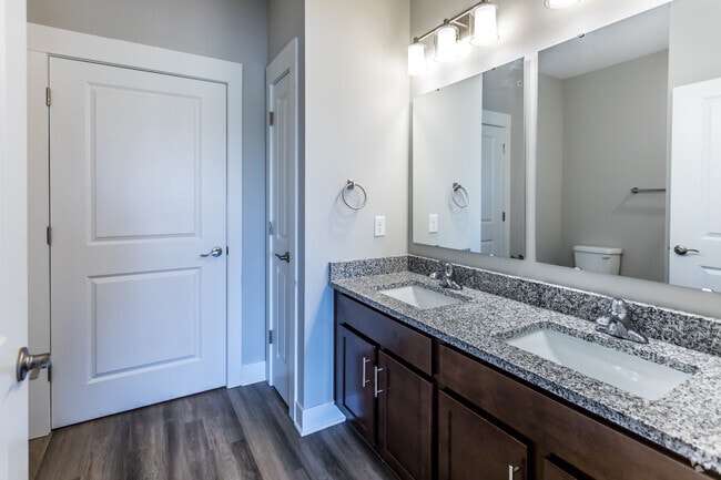 3 BR, 2 BA - 1300SF