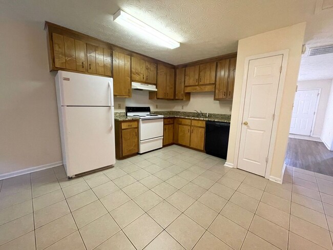 Photo - PRE-LEASING FOR AUGUST 2026!