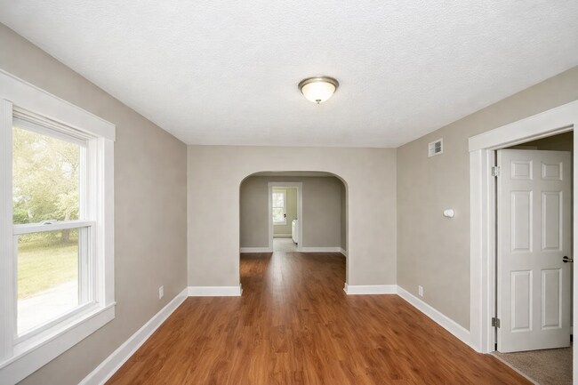 Photo - 3750 N Kercheval Dr