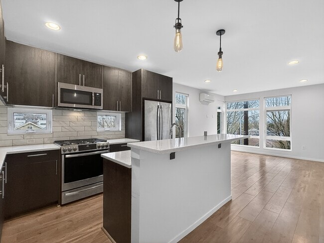 Building Photo - 2013 15th Ave S