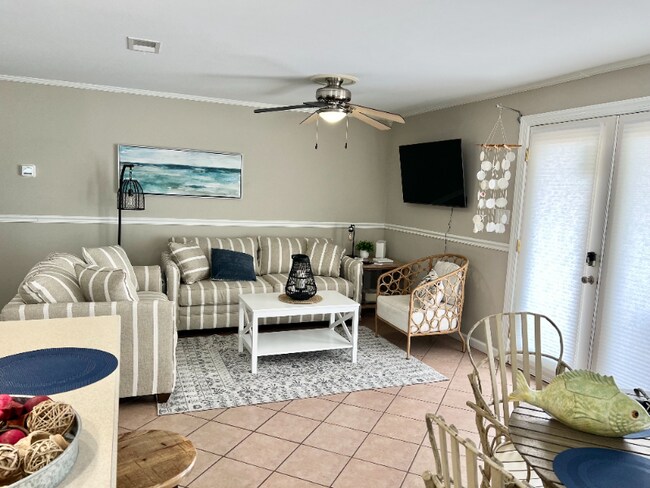 426 Lark Ln Unit 1W