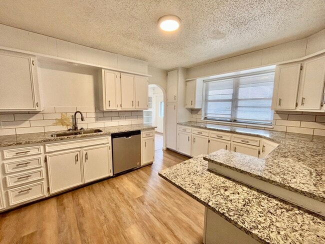 Photo - Pre-leasing for February - Updated 3 Bedroom 2 Bathroom Home