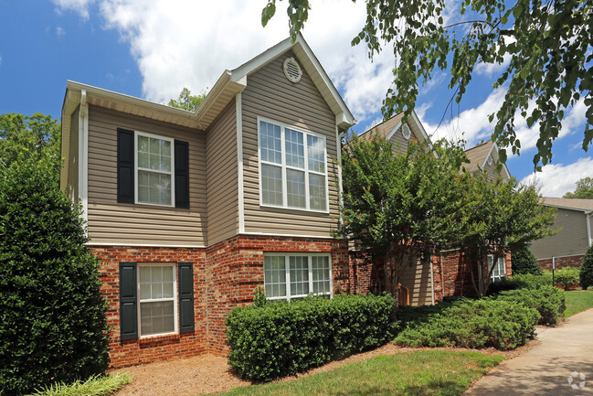 The Amesbury on West Market Apartments For Rent in Greensboro, NC ...