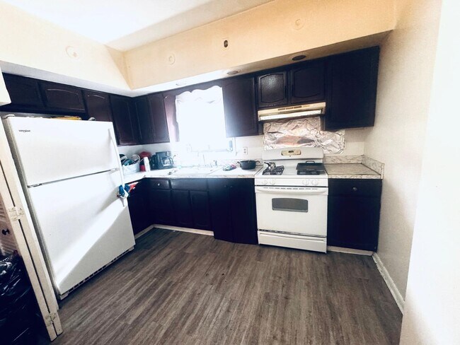 Photo - 549 61ST St Unit 2