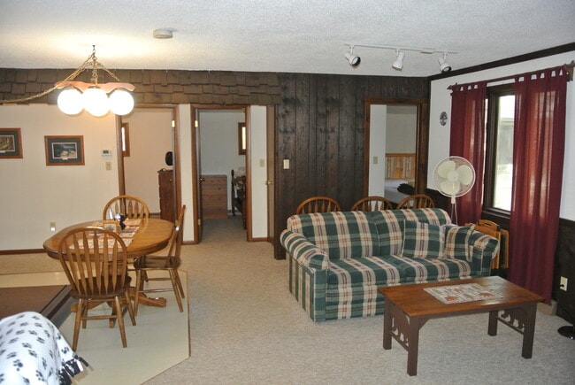 Photo - 8843 Lake Shore Dr