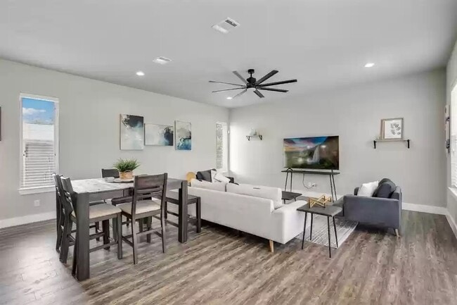 Photo - 4911 Alton Ave Unidad 103