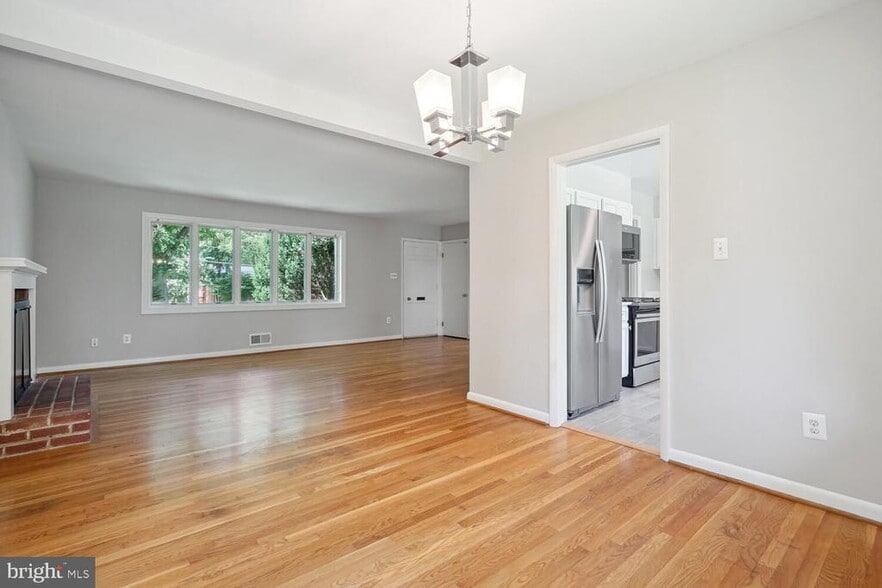 1633 Warner Ave
