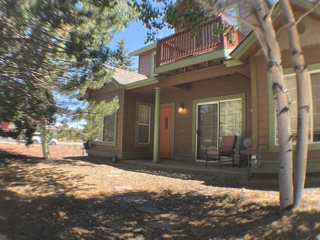 Building Photo - Townhouse in University heights COMING SOON!