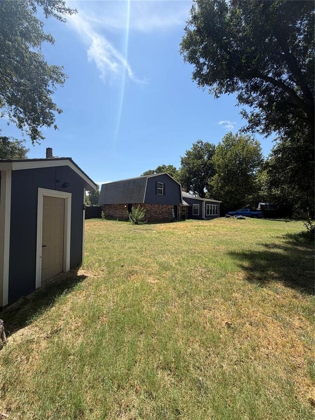 237 E Mohr Ln