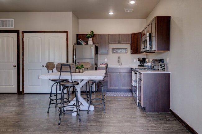 Building Photo - 1109 Hope Dr Unit 9A