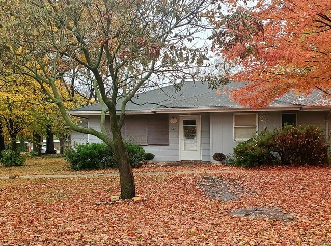 Building Photo - Adrian/Navarre Duplexes Unit Navarre - 602